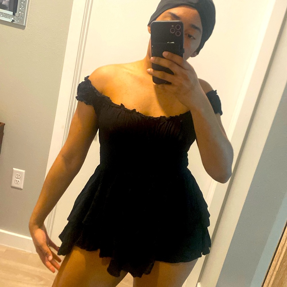 Mini black jumper size 6 is